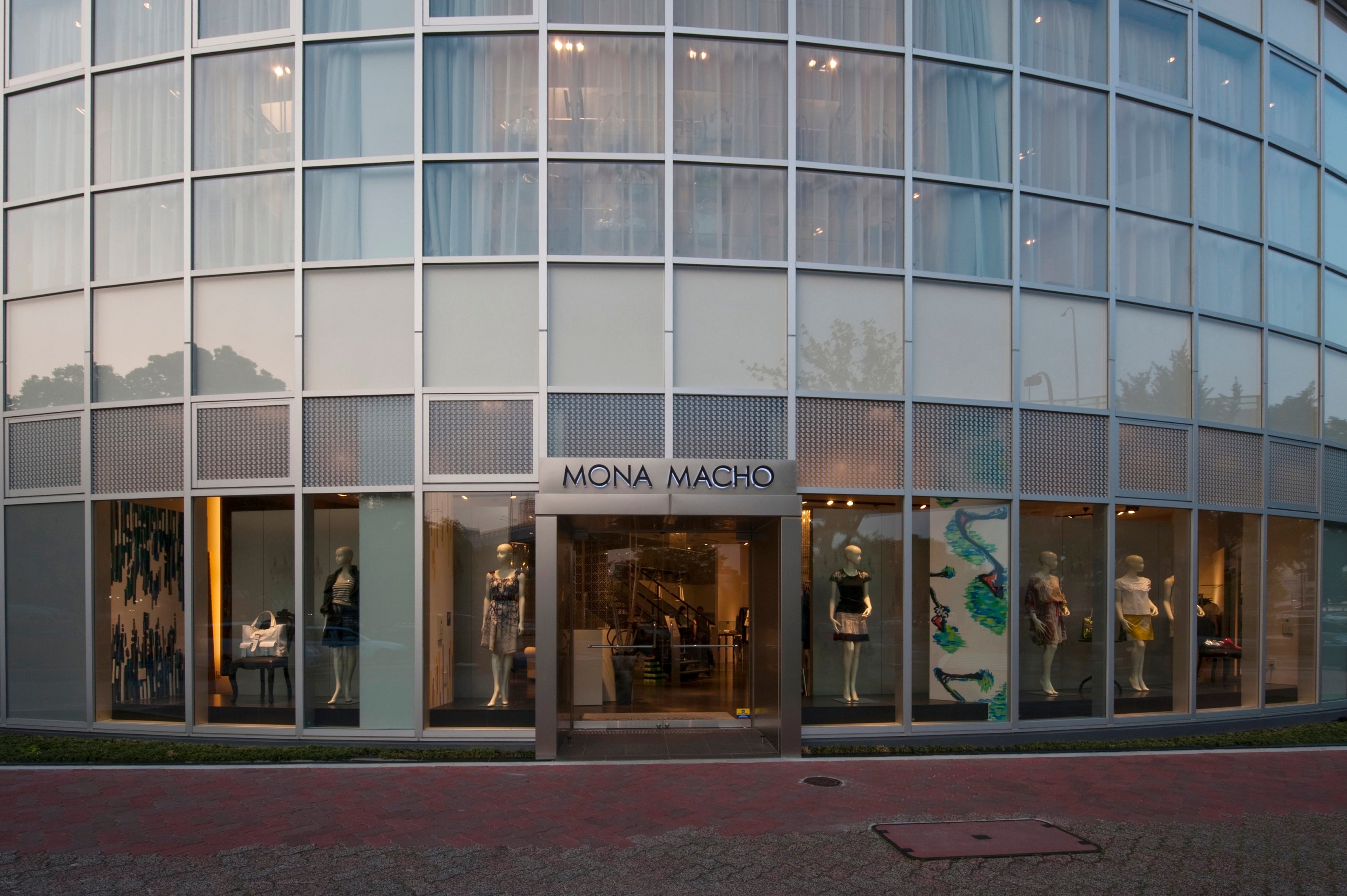 MONA MACHO